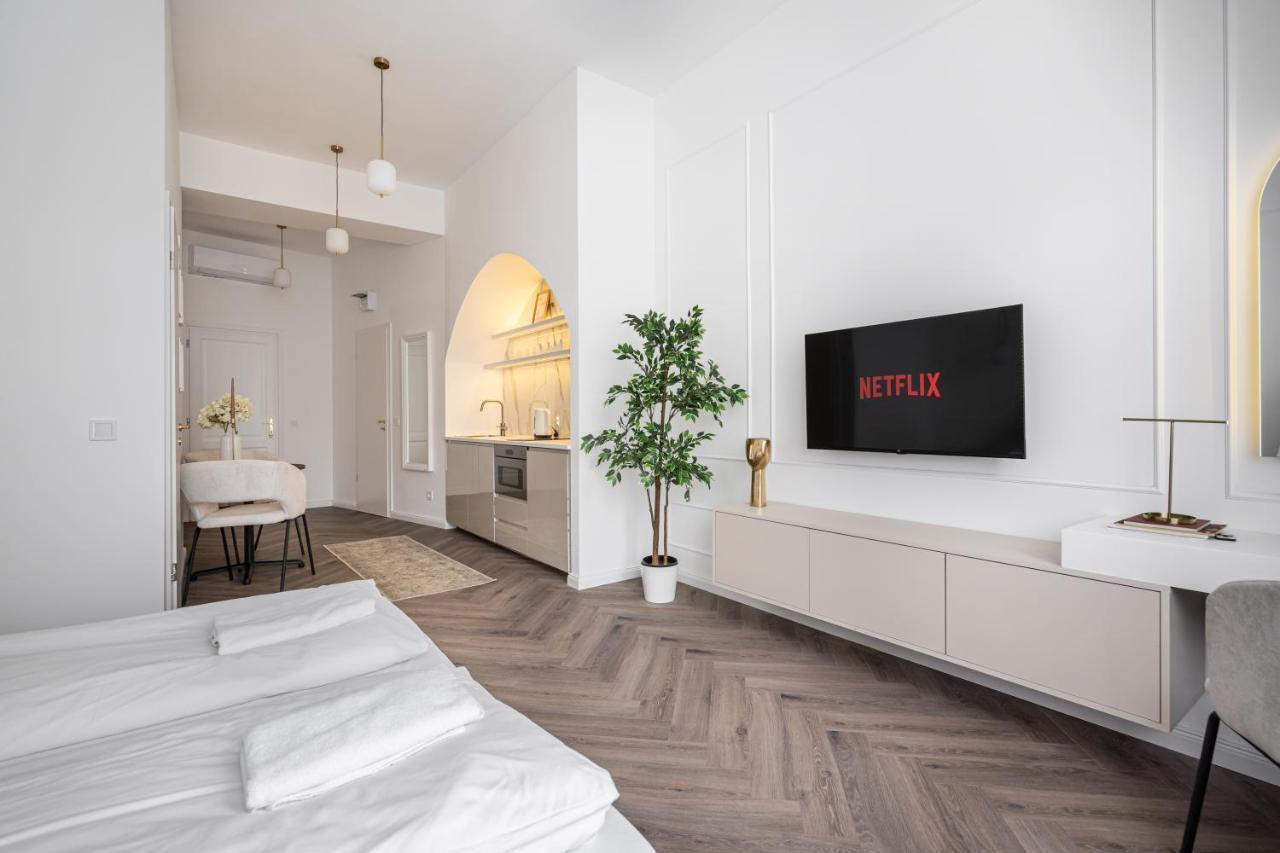 E13 - Grand Boulevard Heritage Suite - Best Location By Bqa Budapest Eksteriør bilde