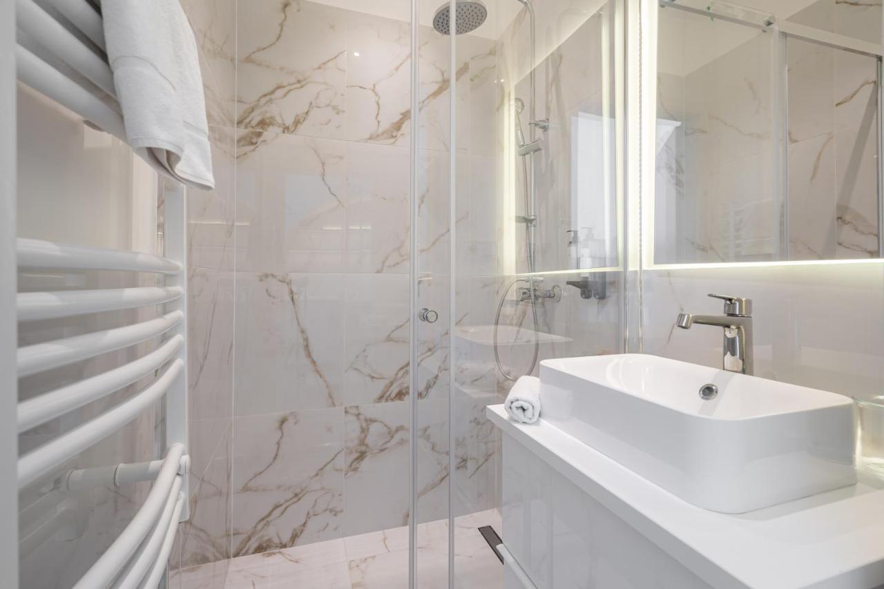 E13 - Grand Boulevard Heritage Suite - Best Location By Bqa Budapest Eksteriør bilde